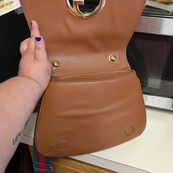 Gucci Brown Leather Shoulder Bag with Gold Accents - Picture 7 of 16